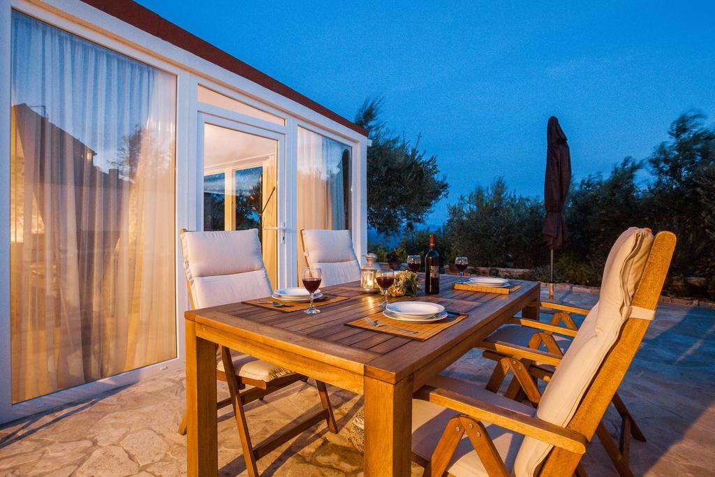 Holiday Home Zlatni San - Private Heated Pool Bol Room photo