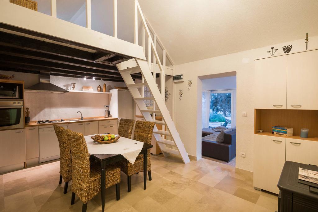 Holiday Home Zlatni San - Private Heated Pool Bol Room photo