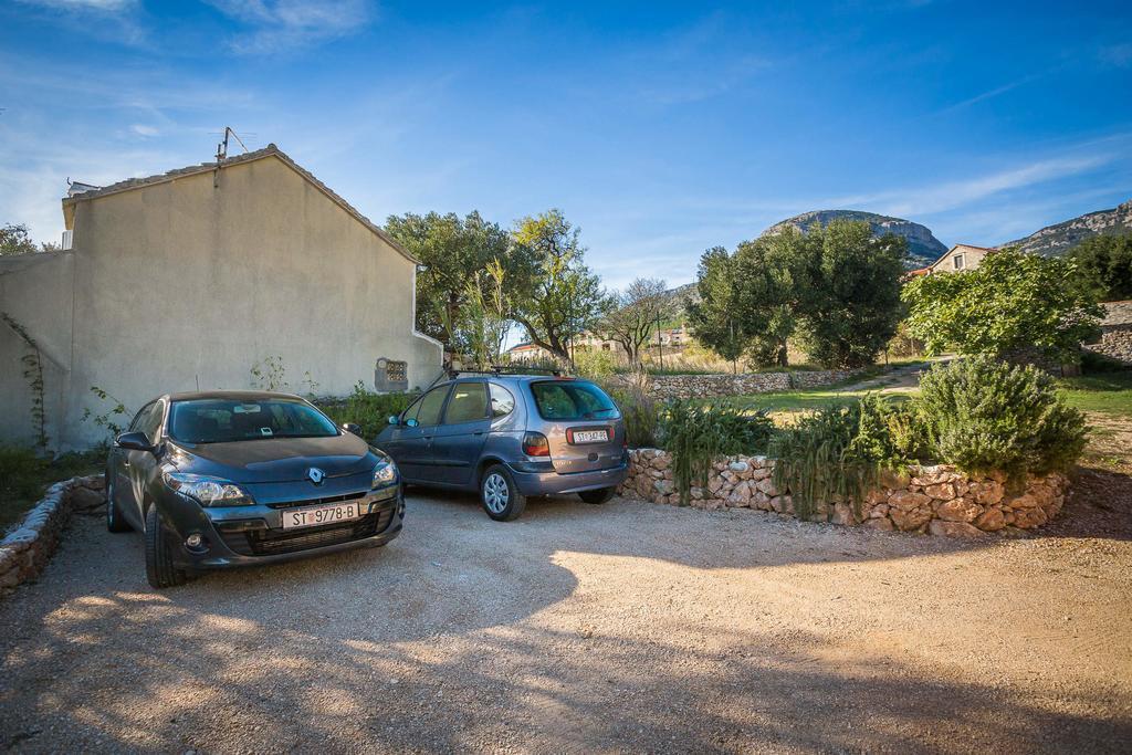 Holiday Home Zlatni San - Private Heated Pool Bol Room photo