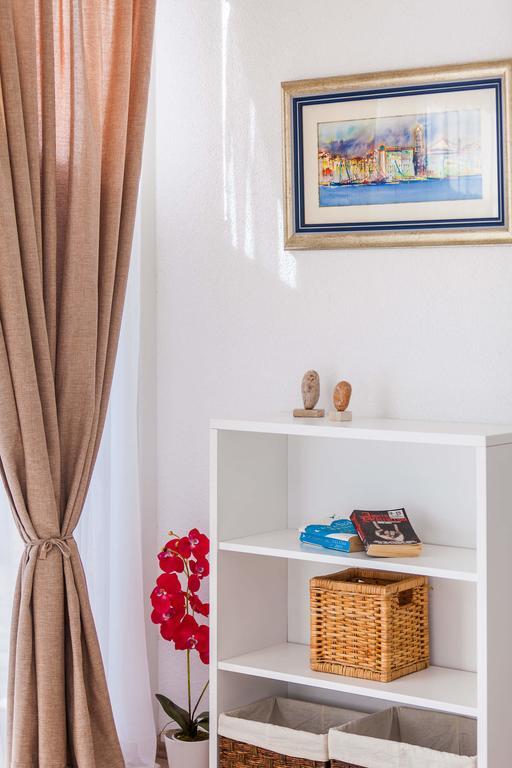 Holiday Home Zlatni San - Private Heated Pool Bol Room photo
