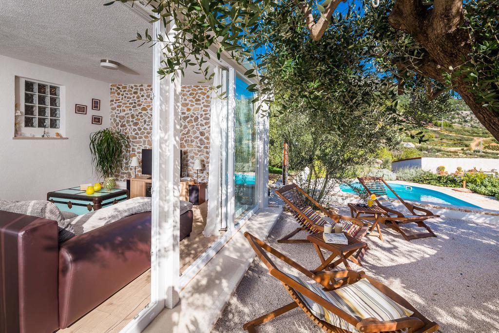 Holiday Home Zlatni San - Private Heated Pool Bol Room photo