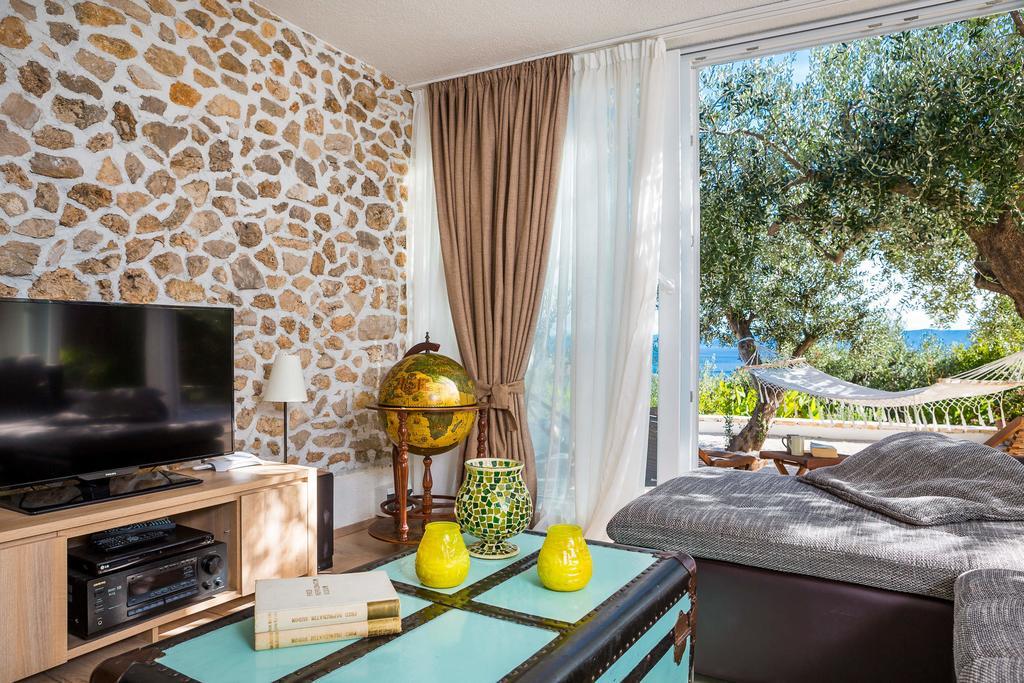 Holiday Home Zlatni San - Private Heated Pool Bol Room photo