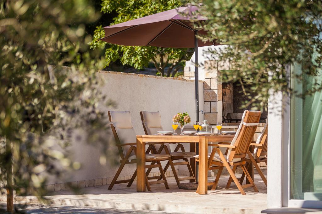 Holiday Home Zlatni San - Private Heated Pool Bol Room photo
