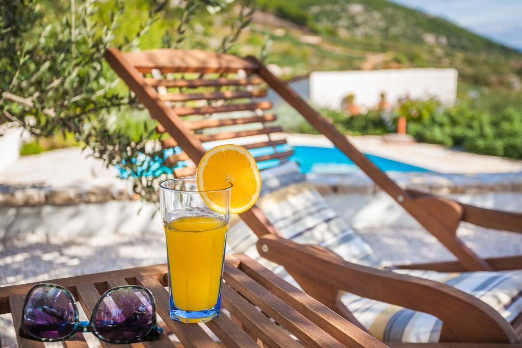 Holiday Home Zlatni San - Private Heated Pool Bol Room photo