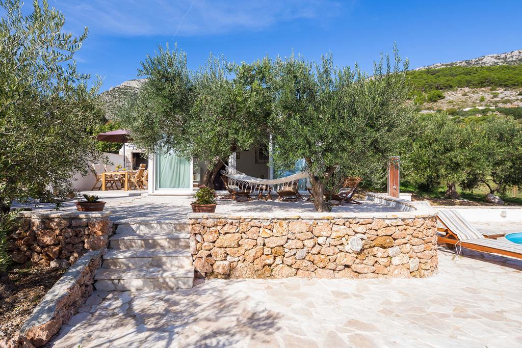 Holiday Home Zlatni San - Private Heated Pool Bol Room photo