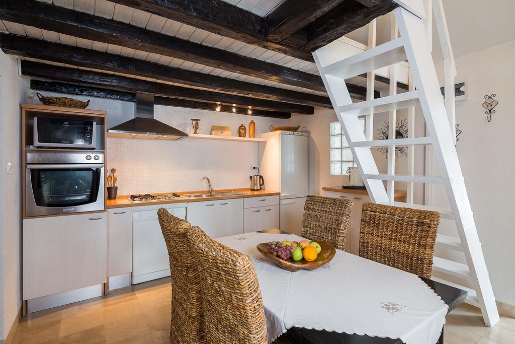 Holiday Home Zlatni San - Private Heated Pool Bol Room photo